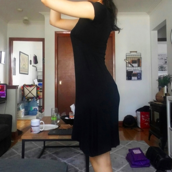 ⚡SALE⚡Stretchy Black Cap Sleeve V-neck Dress - Picture 2 of 6